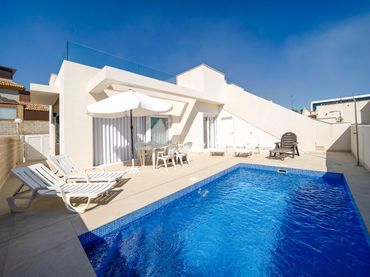 Casa con piscina en venta en Los Montesinos