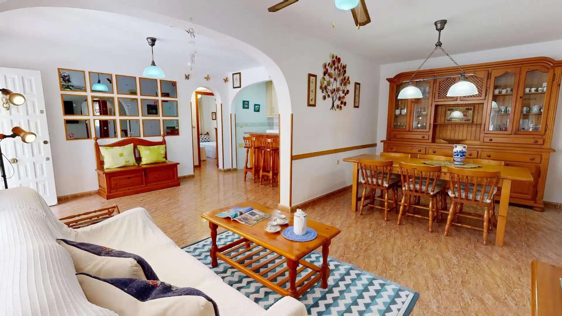 Sala d'estar de Casa adosada en venda en Torrevieja amb Aire condicionat, Calefacció i Jardí privat