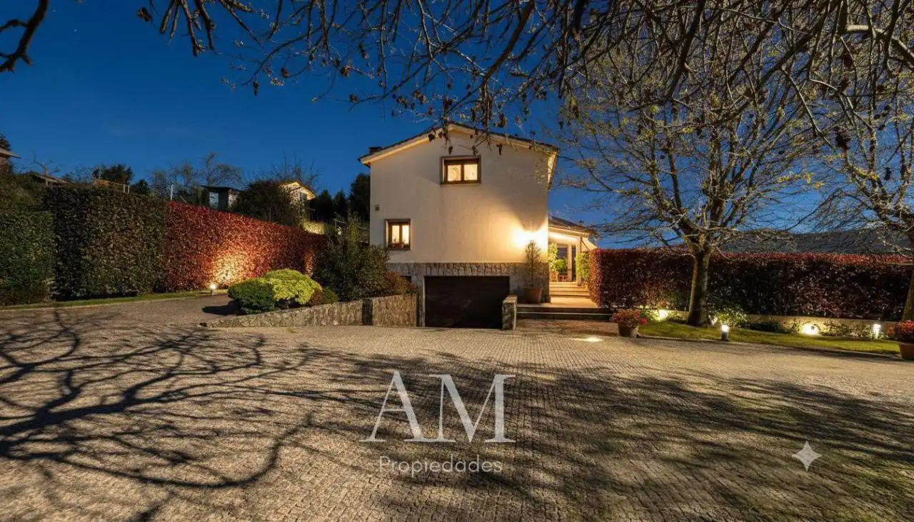 Vista exterior de Casa o chalet en venta en Vigo  con Calefacción, Jardín privado y Terraza