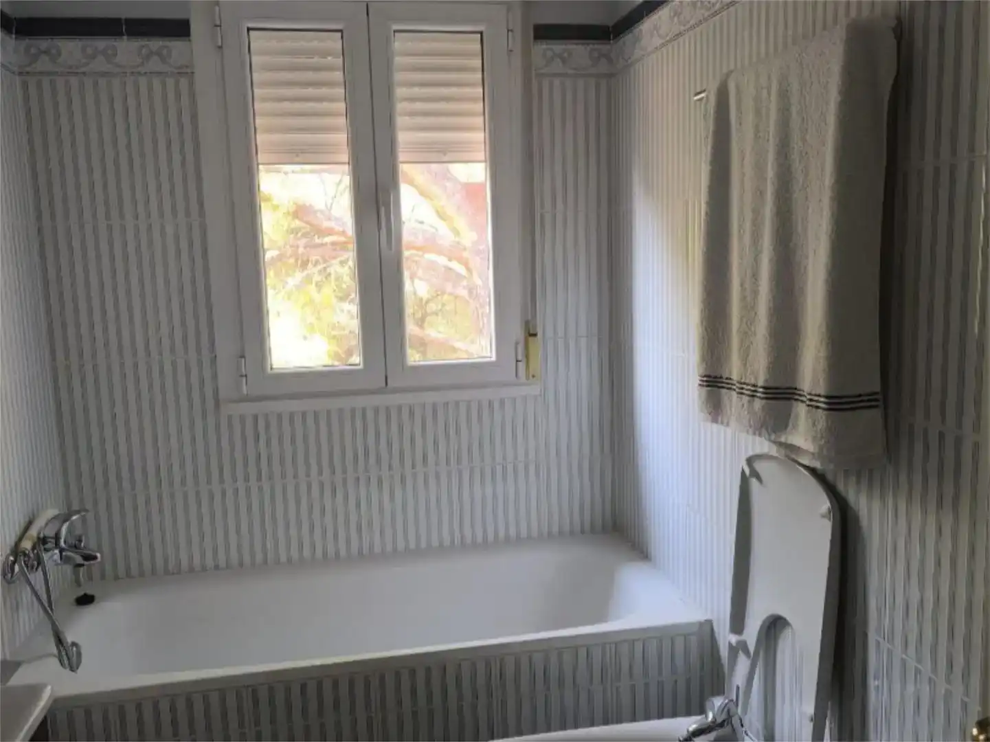 Badezimmer von Wohnung zum Verkauf in Torrelodones mit Klimaanlage, Schwimmbad und Balkon