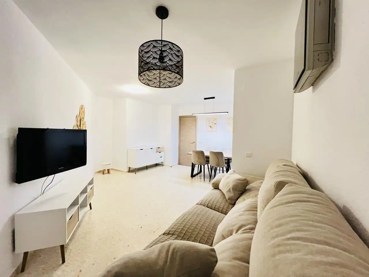 Flat for rent in De Demóstenes, El Cónsul - Ciudad Universitaria - El Romeral