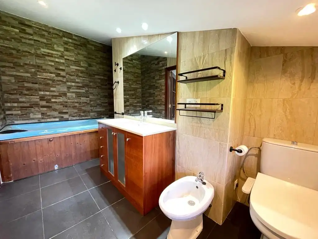 Baño de Finca rústica en venta en Amezketa con Calefacción, Jardín privado y Terraza