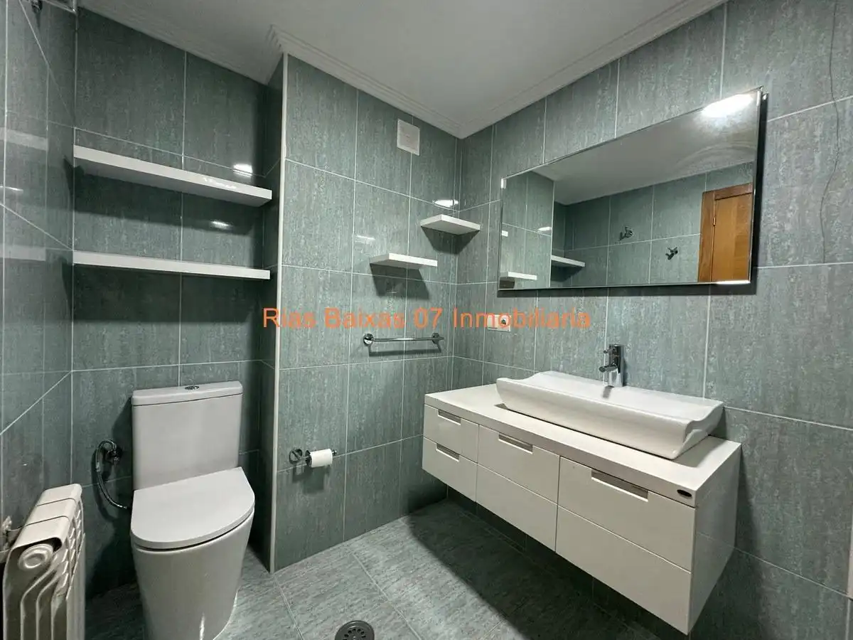 Baño de Piso en venta en Vigo  con Calefacción y Balcón