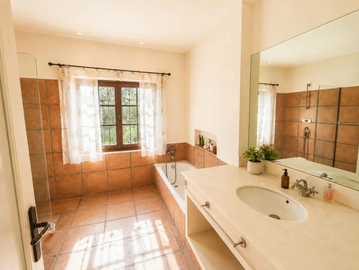 Bathroom of Residential for sale in Estepona