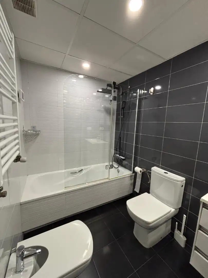 Baño de Piso de alquiler en Carlet con Aire acondicionado, Calefacción y Trastero
