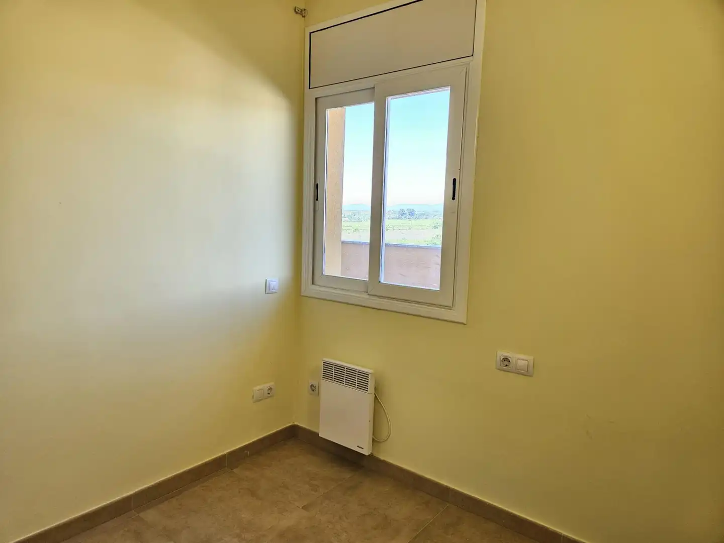 Habitación de Ático en venta en Torrelavit con Calefacción y Balcón