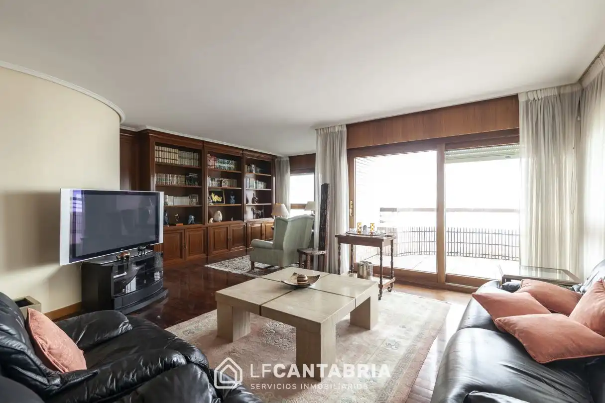 Sala de estar de Dúplex en venta en Santander con Calefacción y Terraza