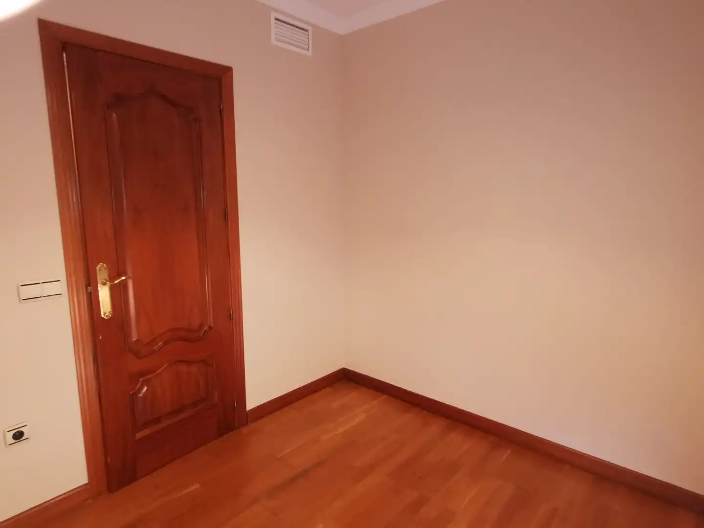 Flat for rent in Calle Madrigal, Camino de Antequera