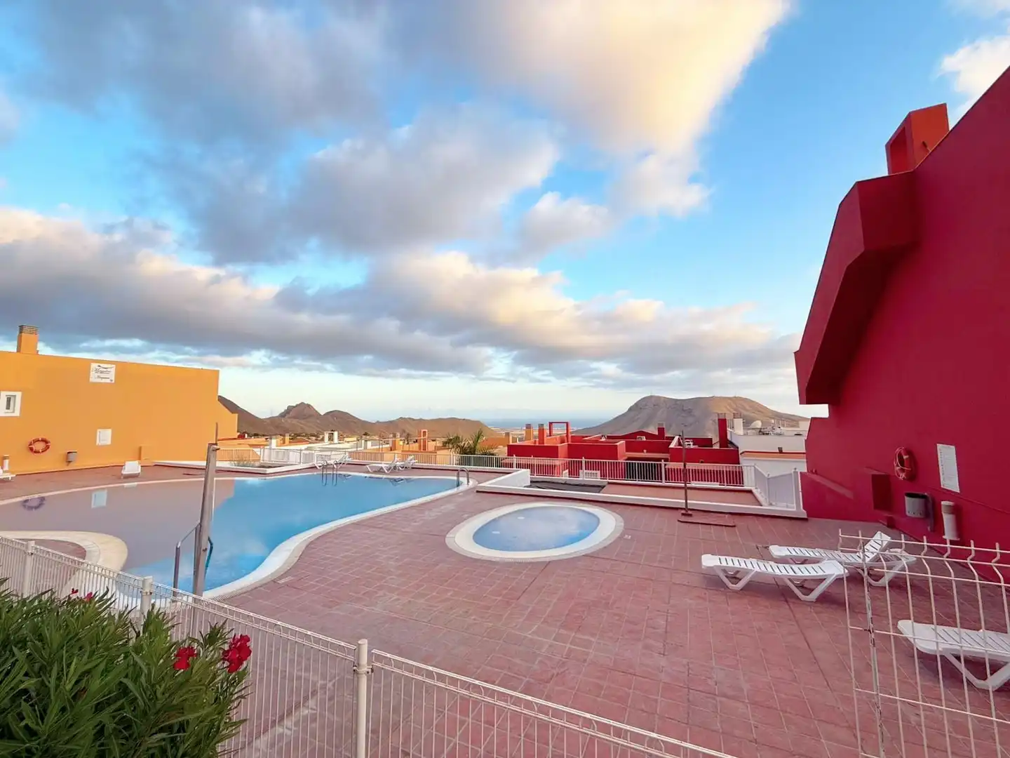 Schwimmbecken von Wohnung zum Verkauf in Arona mit Klimaanlage, Terrasse und Abstellraum