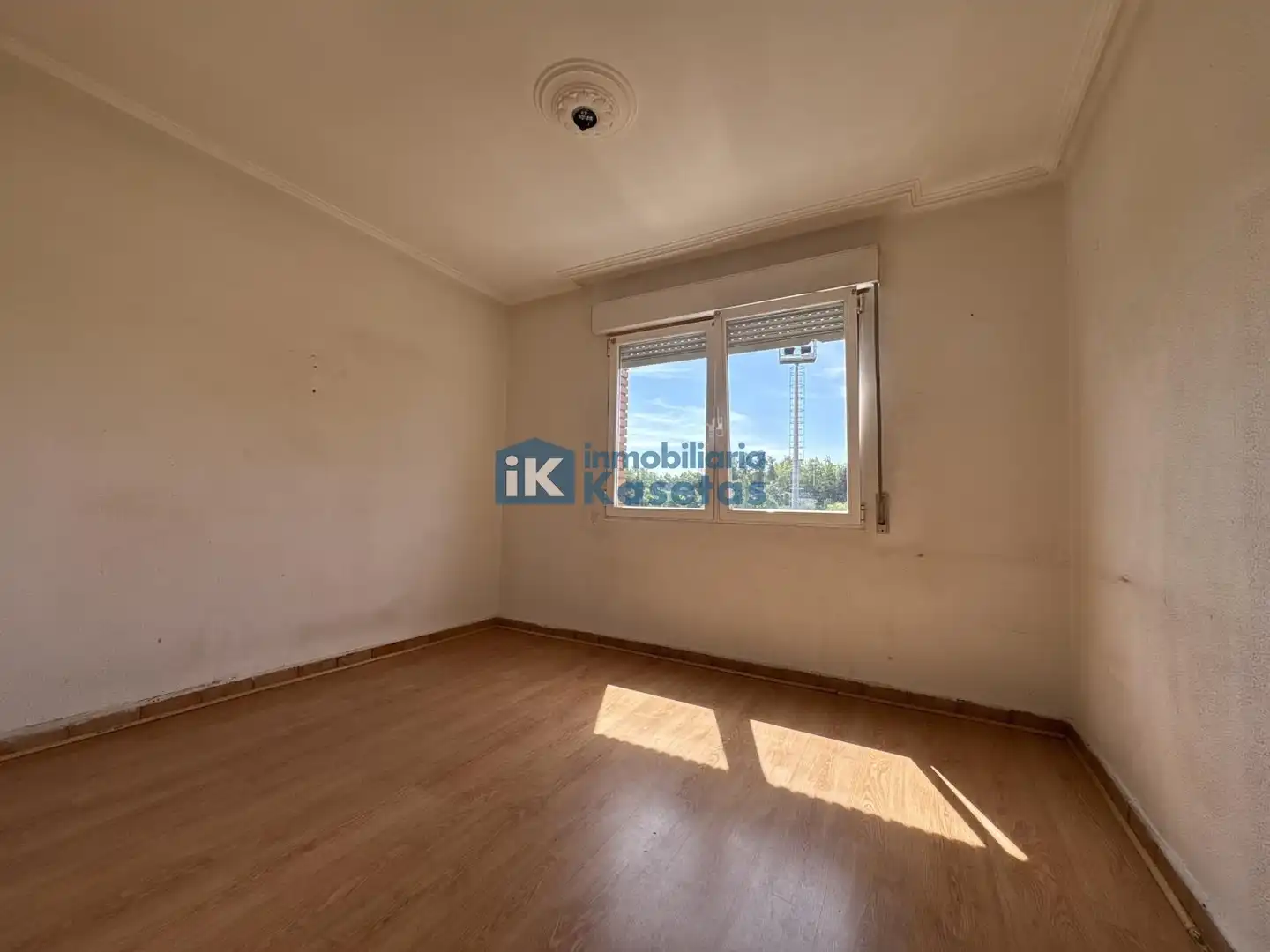 Habitación de Piso en venta en Basauri  con Calefacción