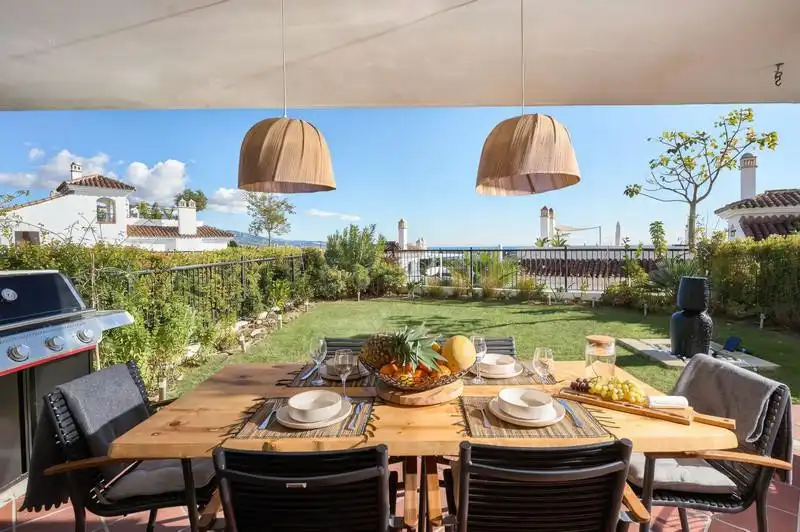 Terrace of Ground floor for rent in Benahavís  with Air Conditioner, Private garden and Terrace