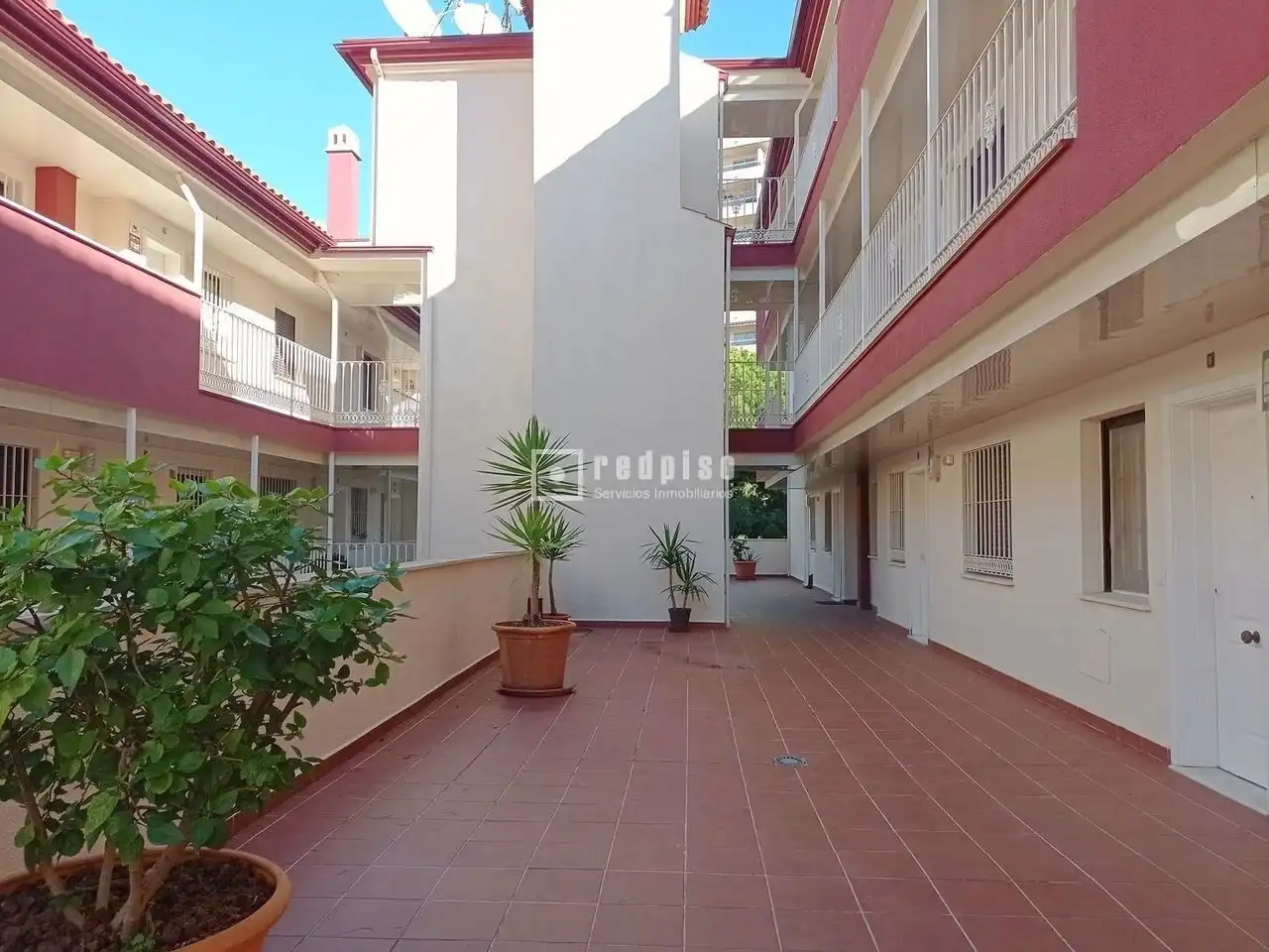 Außenansicht von Wohnung zum Verkauf in Benalmádena mit Klimaanlage, Heizung und Privatgarten
