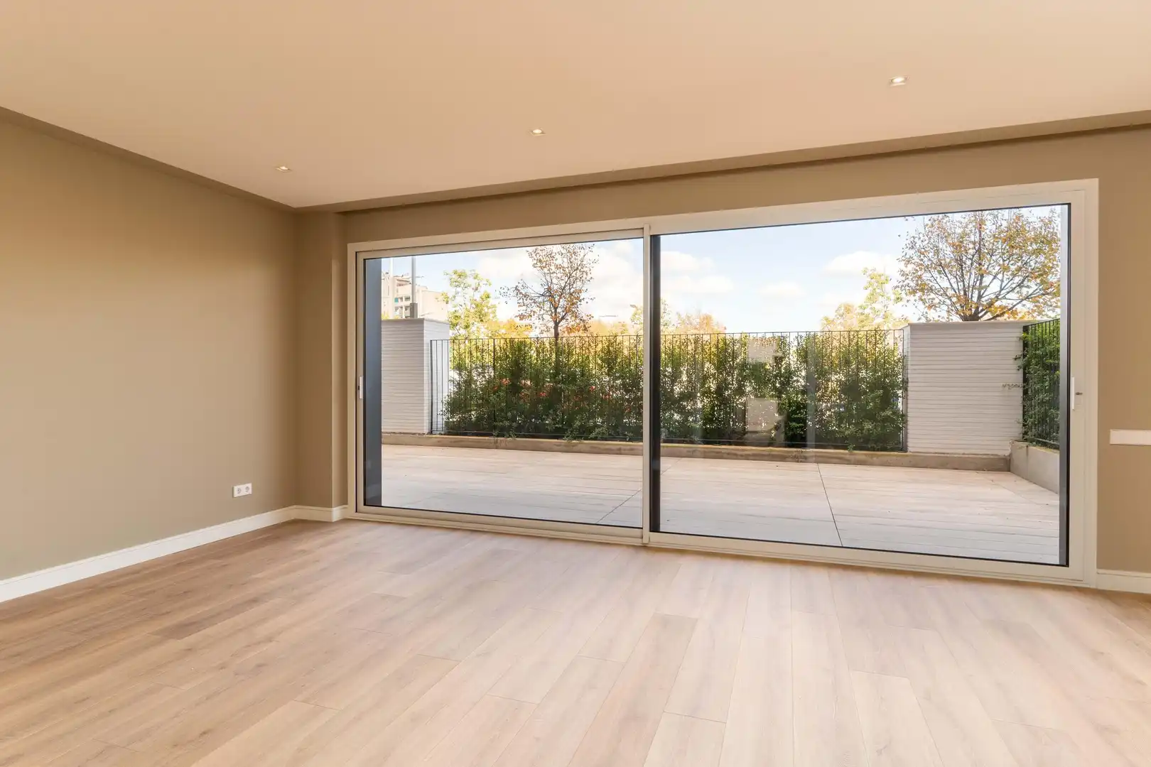 Flat for rent in Sabadell  with Air Conditioner, Private garden and Parquet flooring