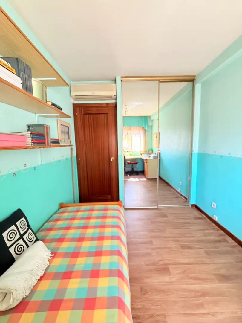 Habitación de Casa adosada en venta en San Sebastián de los Reyes con Aire acondicionado, Calefacción y Jardín privado