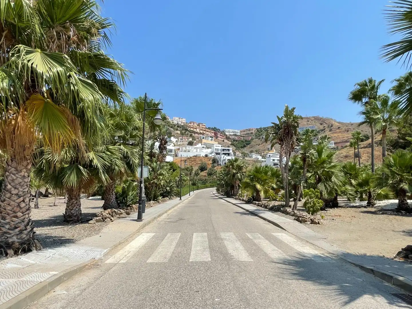 Vista exterior de Casa o xalet en venda en Torrox amb Aire condicionat, Jardí privat i Piscina