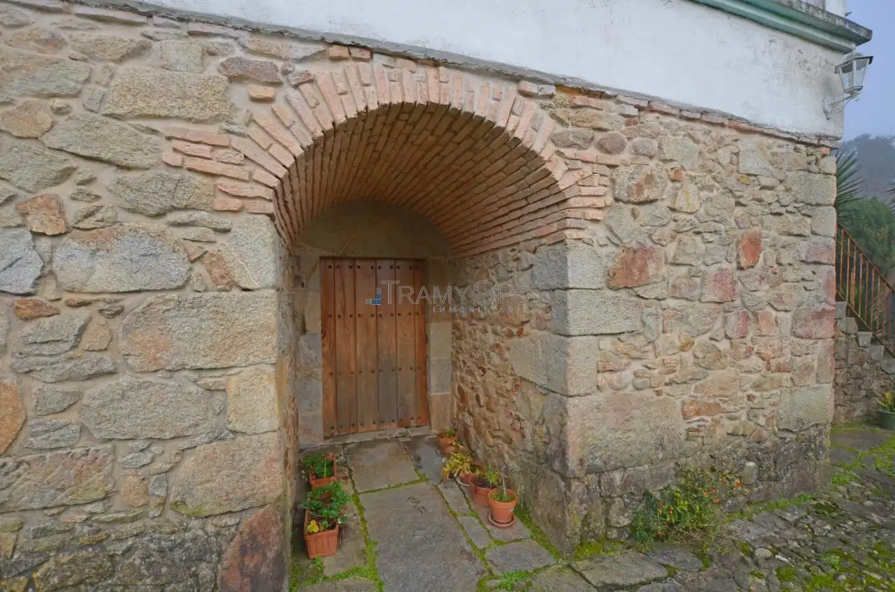 Casa o chalet en venta en O Rosal   con Calefacción, Jardín privado y Trastero