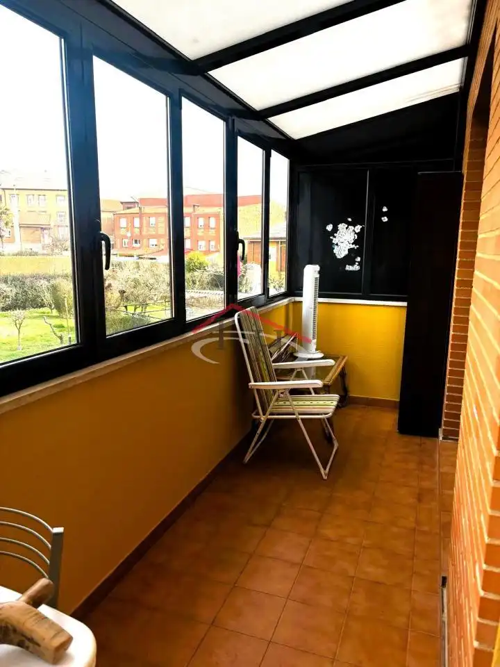 Habitación de Apartamento en venta en San Andrés del Rabanedo con Calefacción, Parquet y Terraza