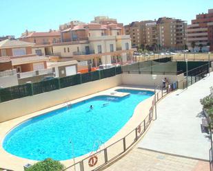 Piscina de Pis de lloguer en Roquetas de Mar amb Terrassa i Piscina comunitària