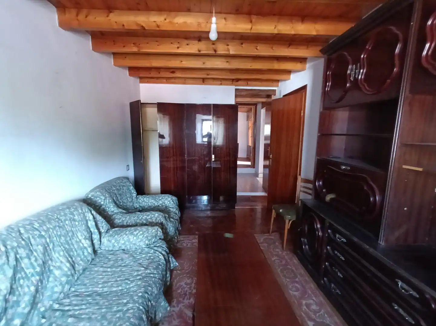 Sala d'estar de Casa adosada en venda en Valdeolea amb Jardí privat