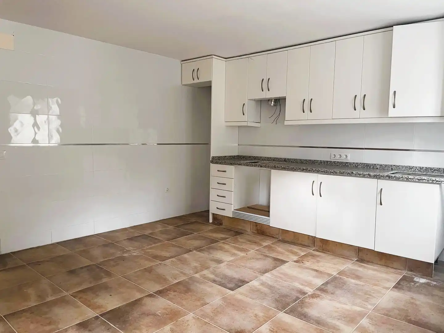 Küche von Einfamilien-Reihenhaus zum Verkauf in Sueras / Suera mit Terrasse