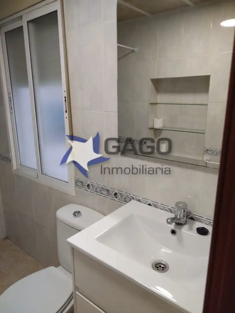 Bany de Pis de lloguer en Córdoba amb Aire condicionat, Calefacció i Moblat