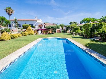 Casa rústica amb piscina en venda a Alaior poble