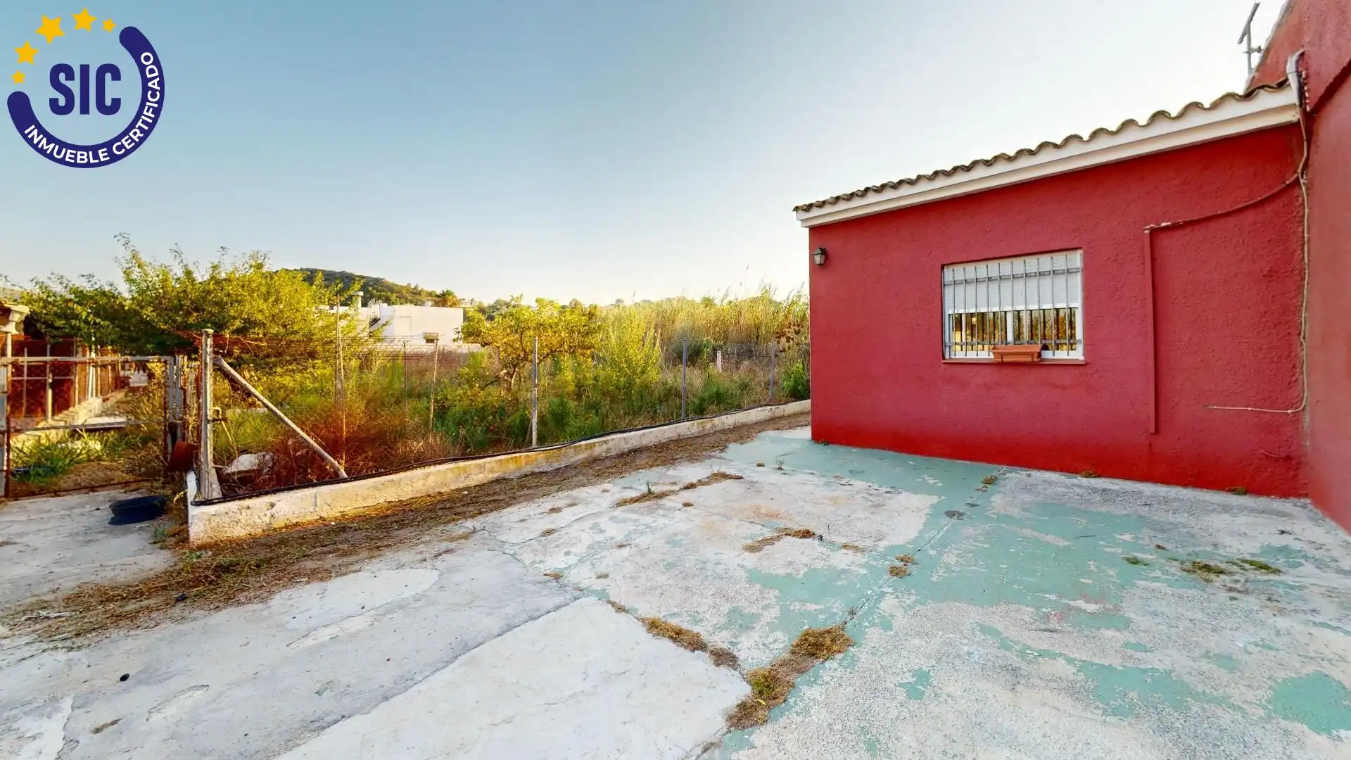 Vista exterior de Casa o xalet en venda en Oliva amb Aire condicionat, Jardí privat i Terrassa
