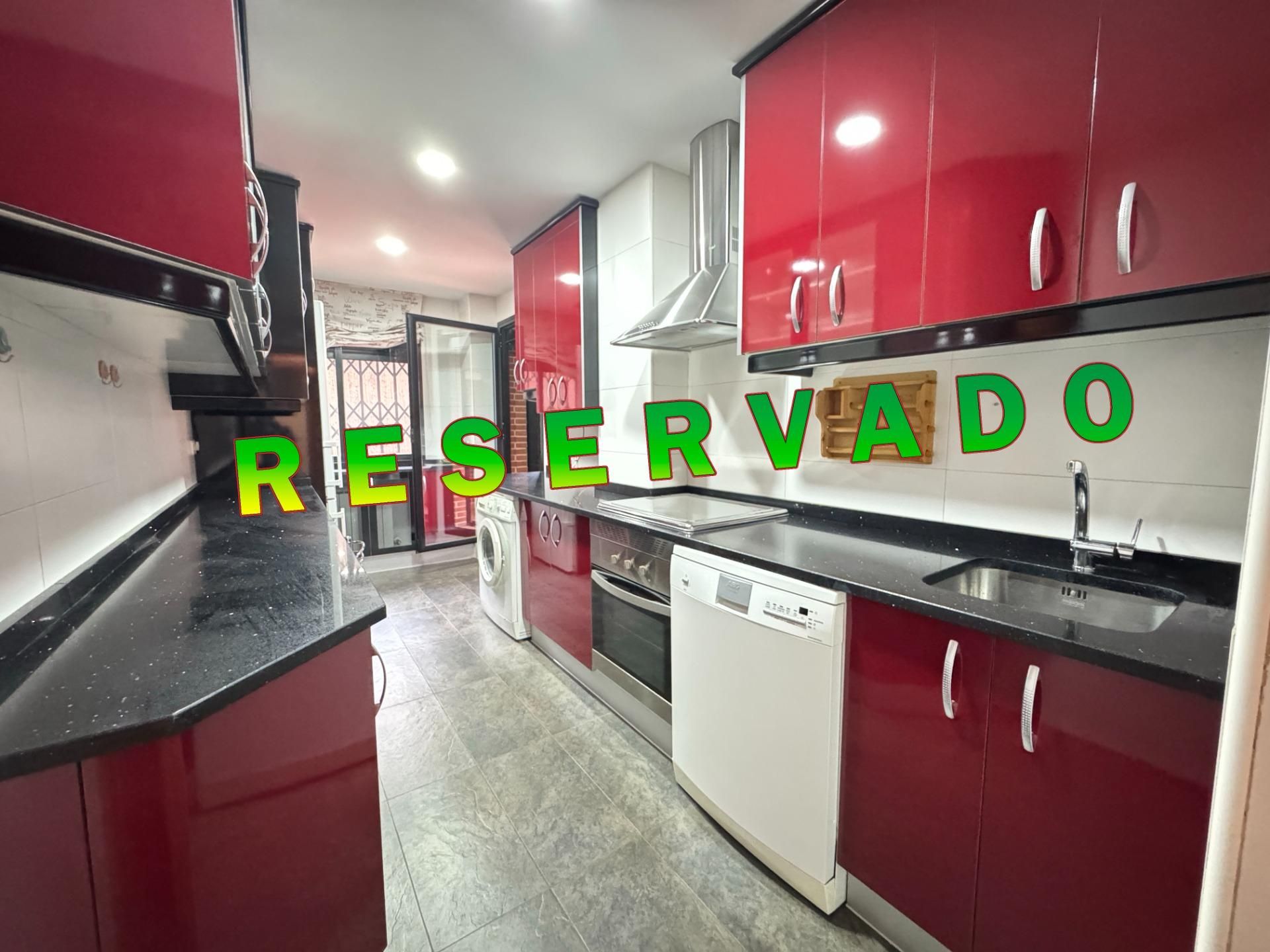 Cocina de Piso en venta en Alcorcón con Calefacción, Trastero y Piscina comunitaria