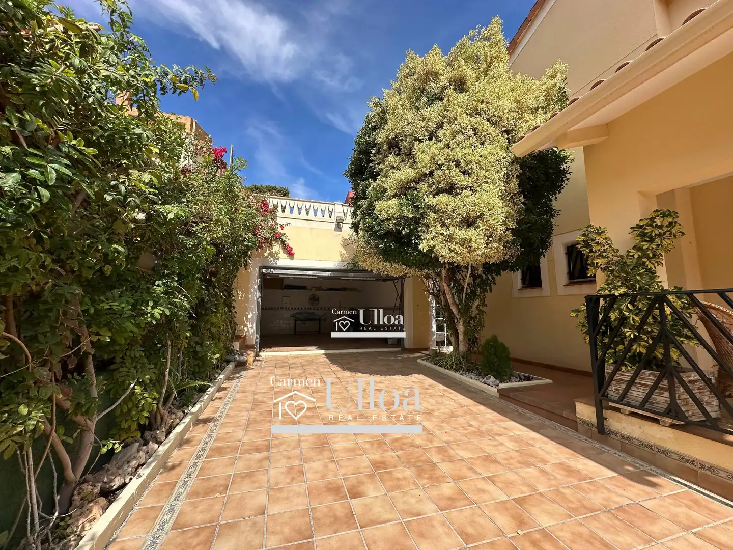 Vista exterior de Casa o xalet en venda en Alicante / Alacant amb Aire condicionat, Calefacció i Jardí privat
