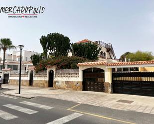 Vista exterior de Casa o xalet en venda en La Oliva amb Terrassa