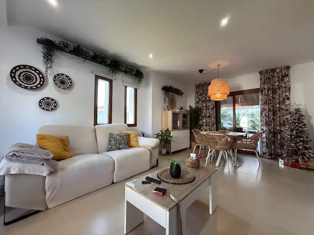 Sala d'estar de Casa adosada en venda en Chiclana de la Frontera amb Jardí privat, Terrassa i Traster