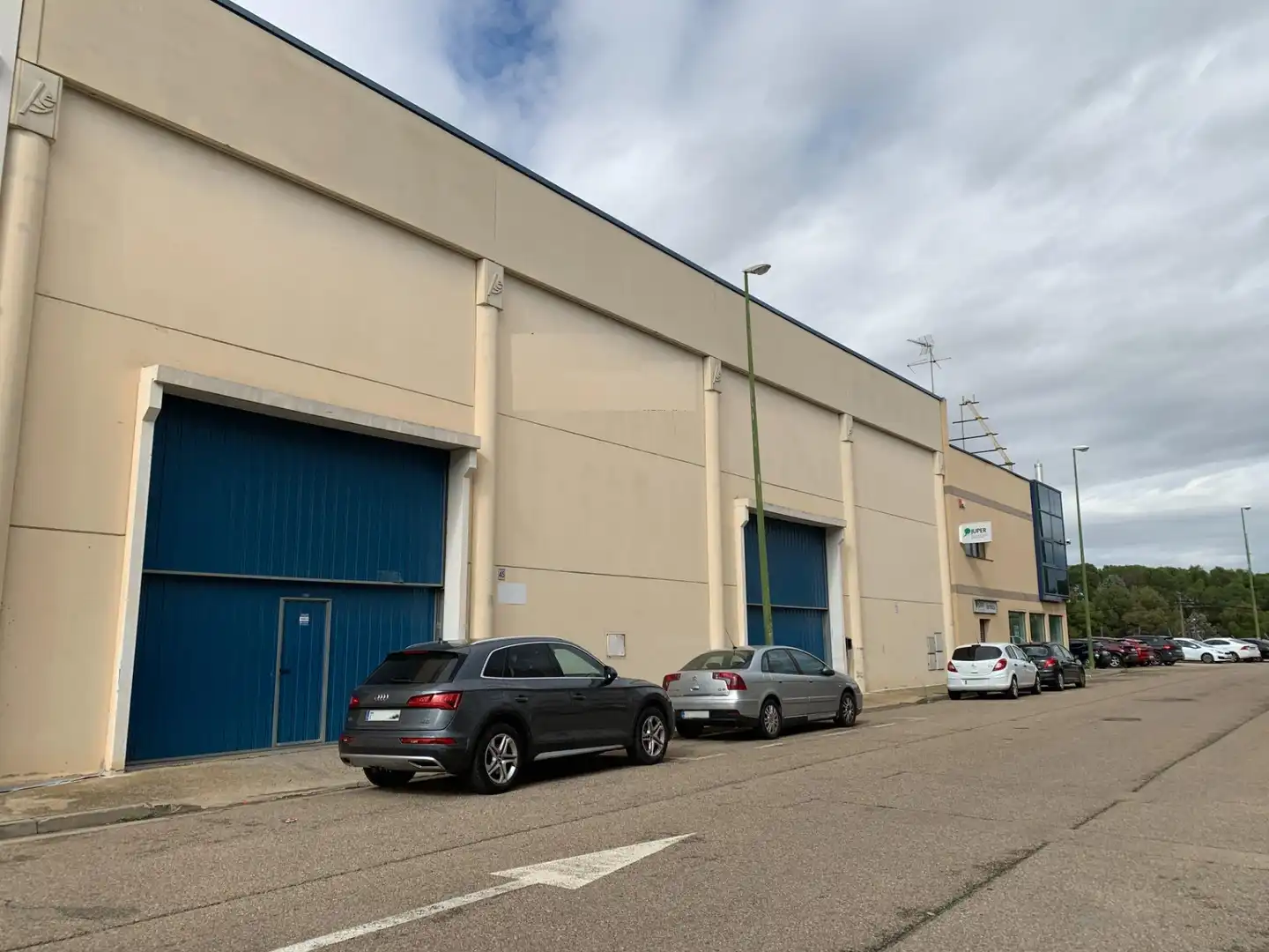 Vista exterior de Nave industrial de alquiler en Zaragoza con Calefacción