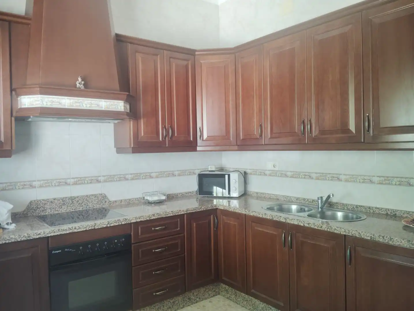 Cuina de Casa o xalet en venda en Brenes amb Aire condicionat, Jardí privat i Piscina