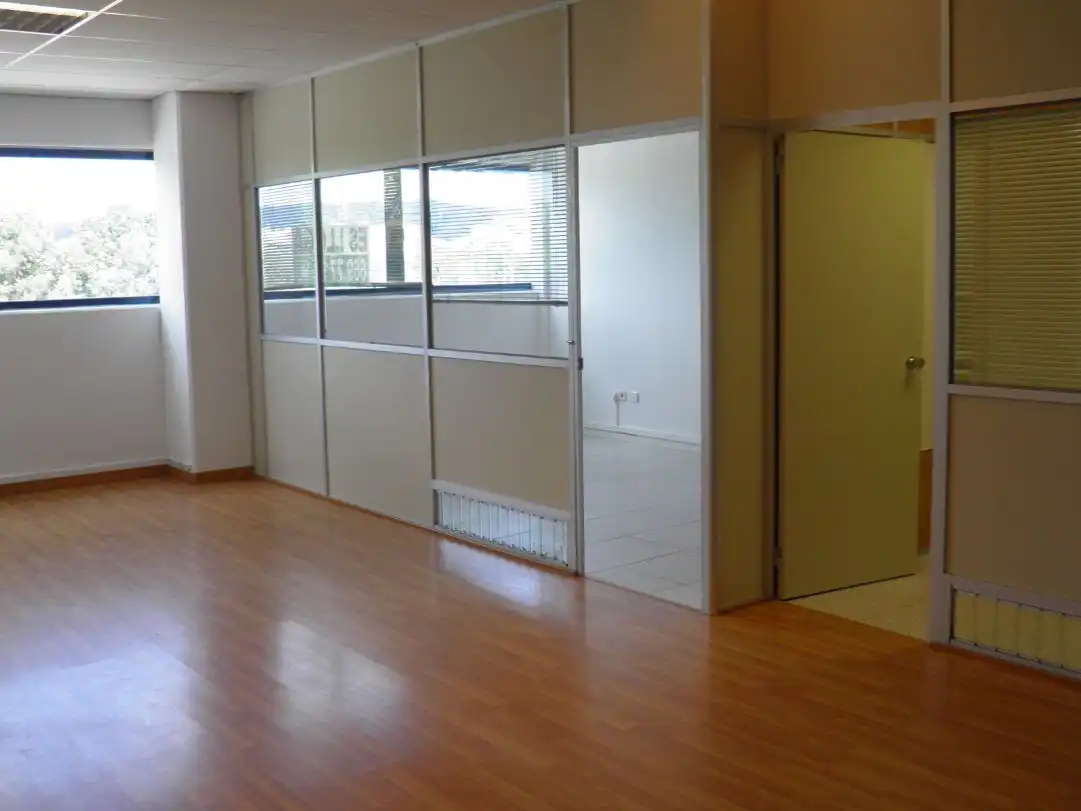 Office for rent in Girona  with Air Conditioner