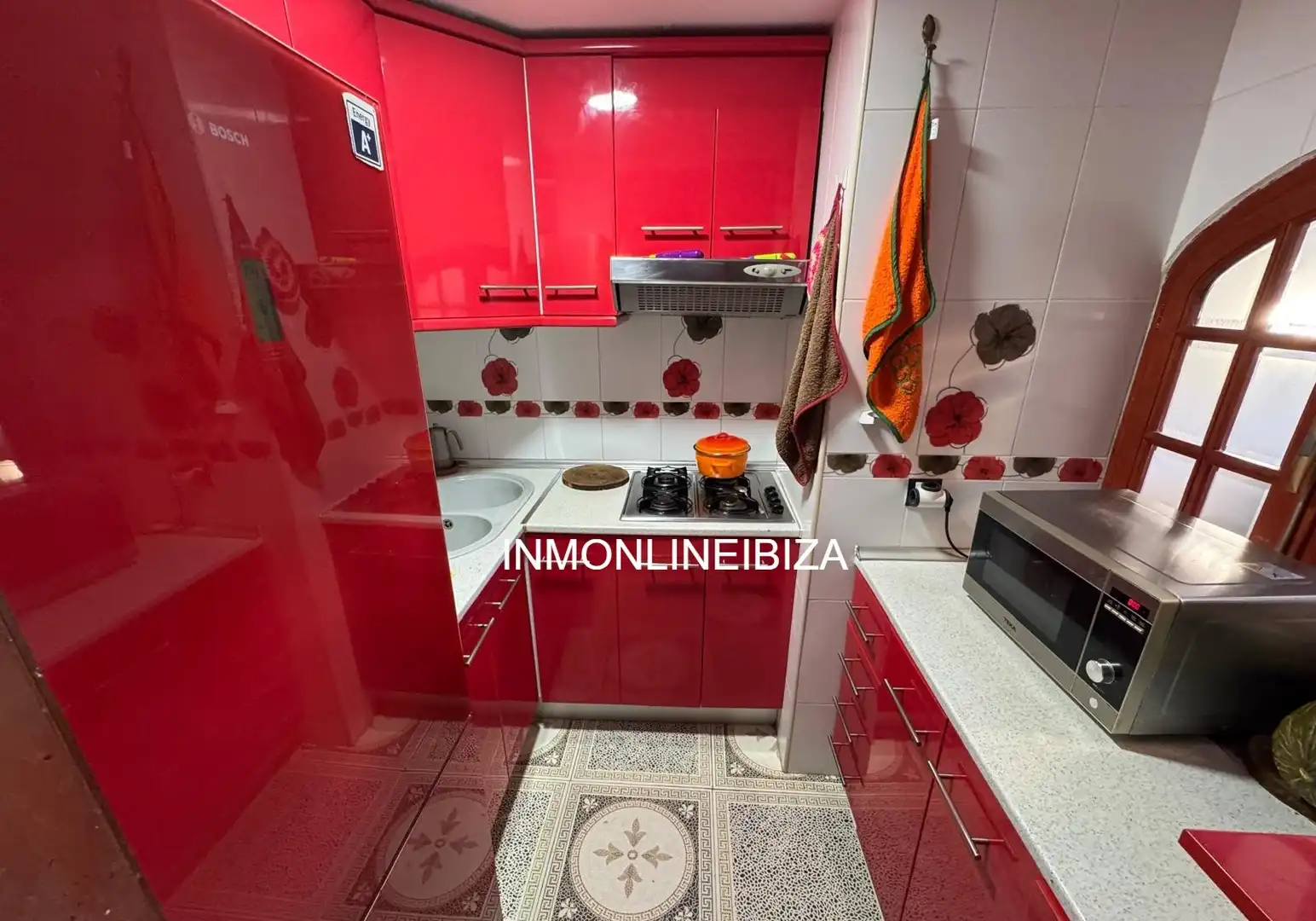 Cuina de Pis de lloguer en Sant Josep de sa Talaia amb Terrassa, Moblat i Forn