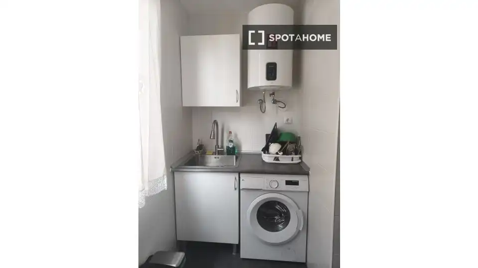 Bedroom of Flat for share in Bilbao   with Air Conditioner, Heating and Furnished