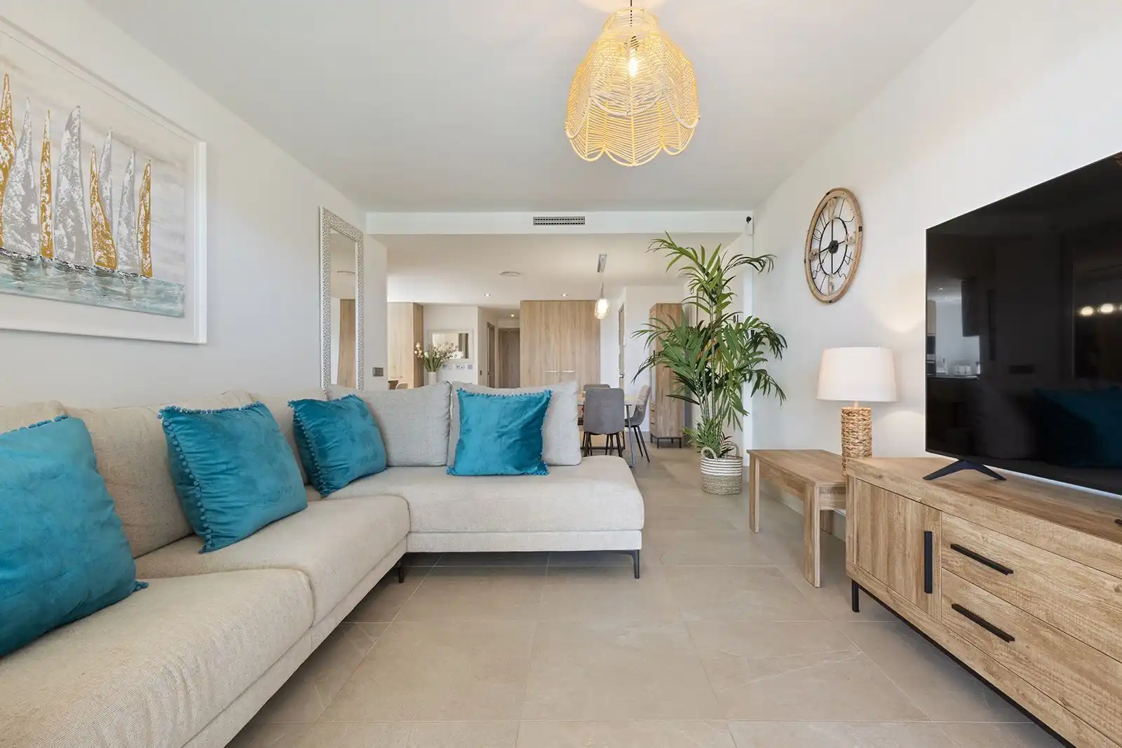 Sala d'estar de Apartament en venda en Casares amb Aire condicionat, Terrassa i Moblat