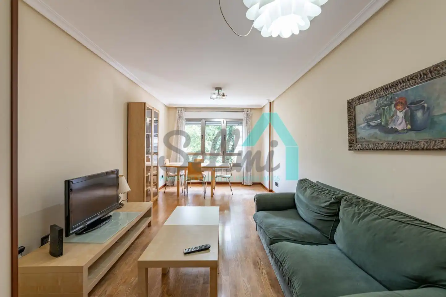Sala d'estar de Pis de lloguer en Oviedo  amb Calefacció, Parquet i Terrassa