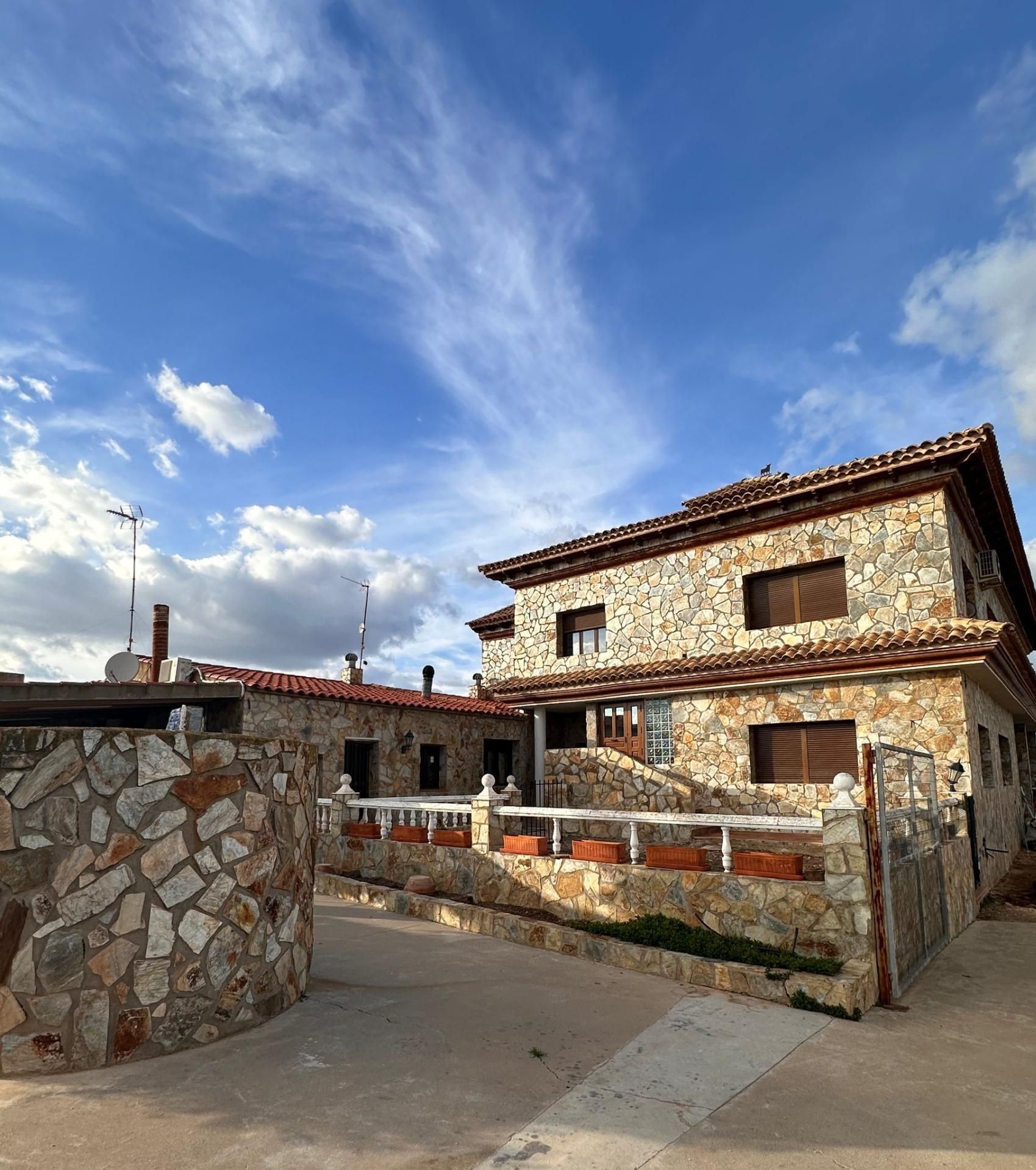 Exterior view of House or chalet to rent in Casasimarro  with Air Conditioner, Heating and Private garden