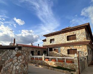 Vista exterior de Casa o xalet de lloguer en Casasimarro amb Aire condicionat, Terrassa i Piscina