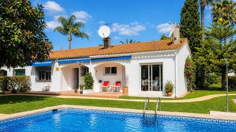 Foto 2 de Casa adosada en venta en Nueva Alcántara, Marbella