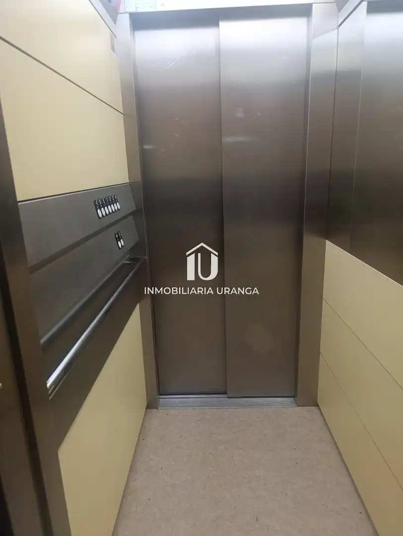 Parking de Piso en venta en Castro-Urdiales con Calefacción, Terraza y Piscina comunitaria