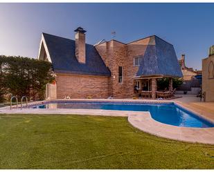 Swimming pool of House or chalet for sale in Arganda del Rey  with Air Conditioner, Terrace and Swimming Pool