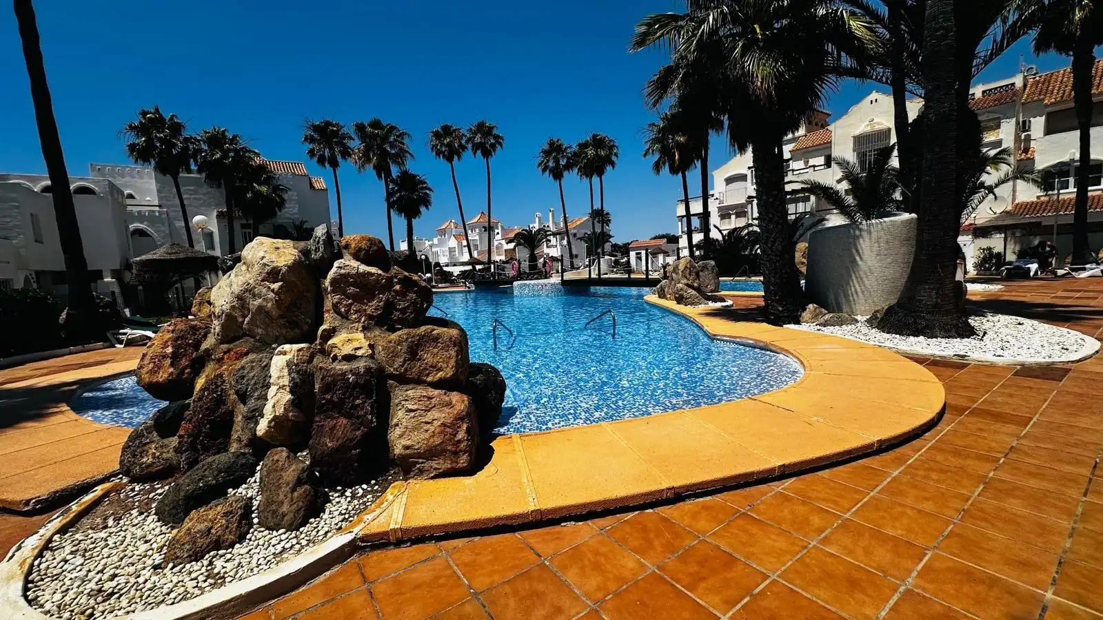 Piscina de Planta baixa de lloguer en Roquetas de Mar