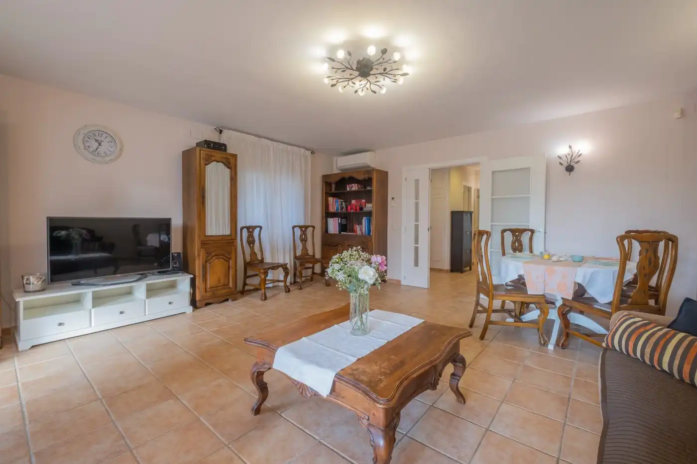 Sala d'estar de Casa adosada en venda en Salou amb Aire condicionat, Calefacció i Jardí privat