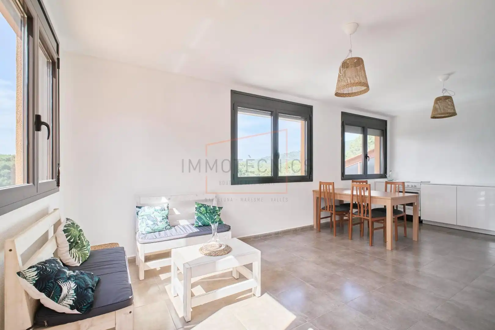 Sala d'estar de Casa o xalet en venda en Vilanova del Vallès amb Jardí privat, Terrassa i Piscina