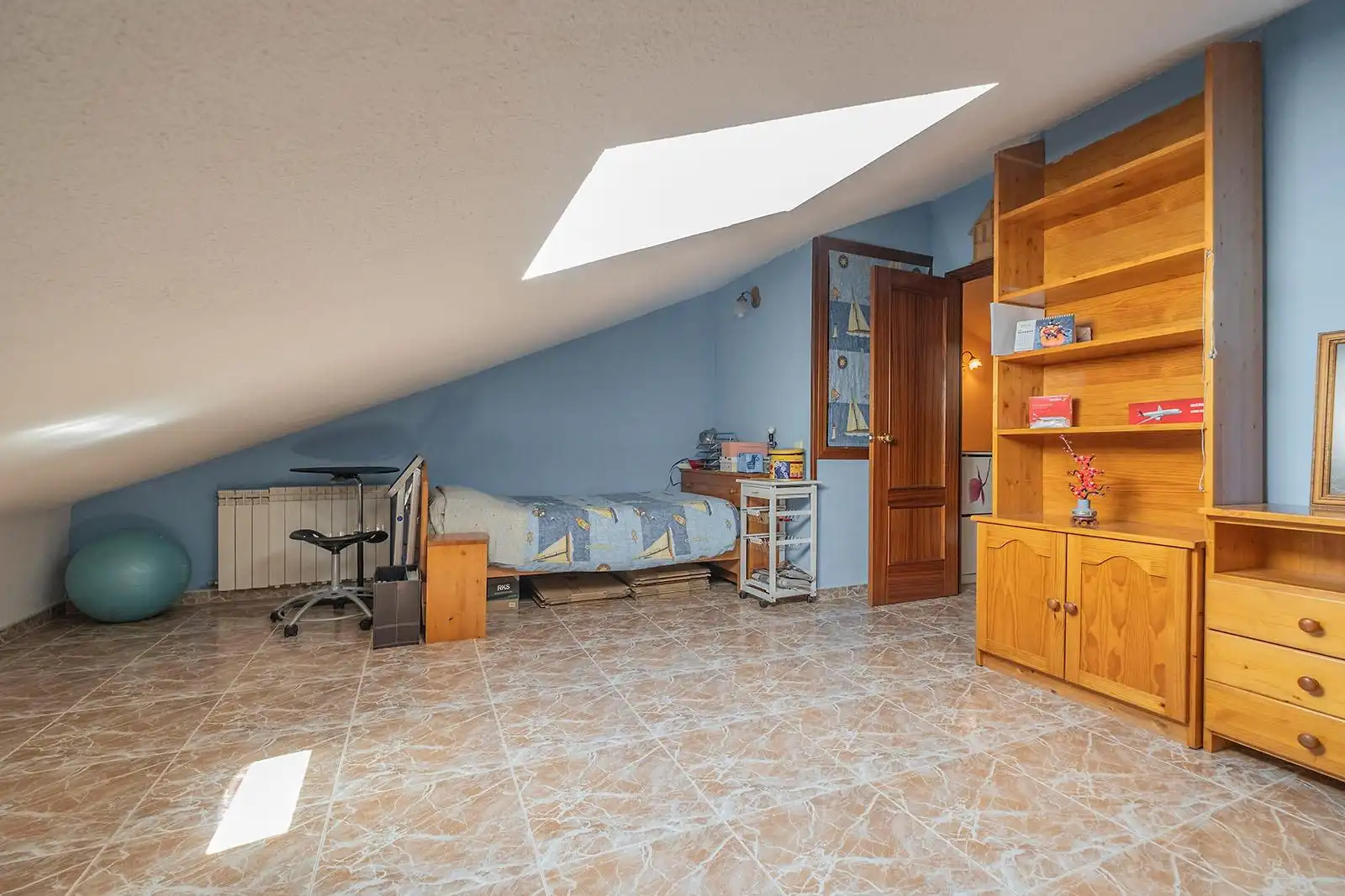 Habitación de Casa adosada en venta en Tres Cantos con Calefacción, Jardín privado y Parquet