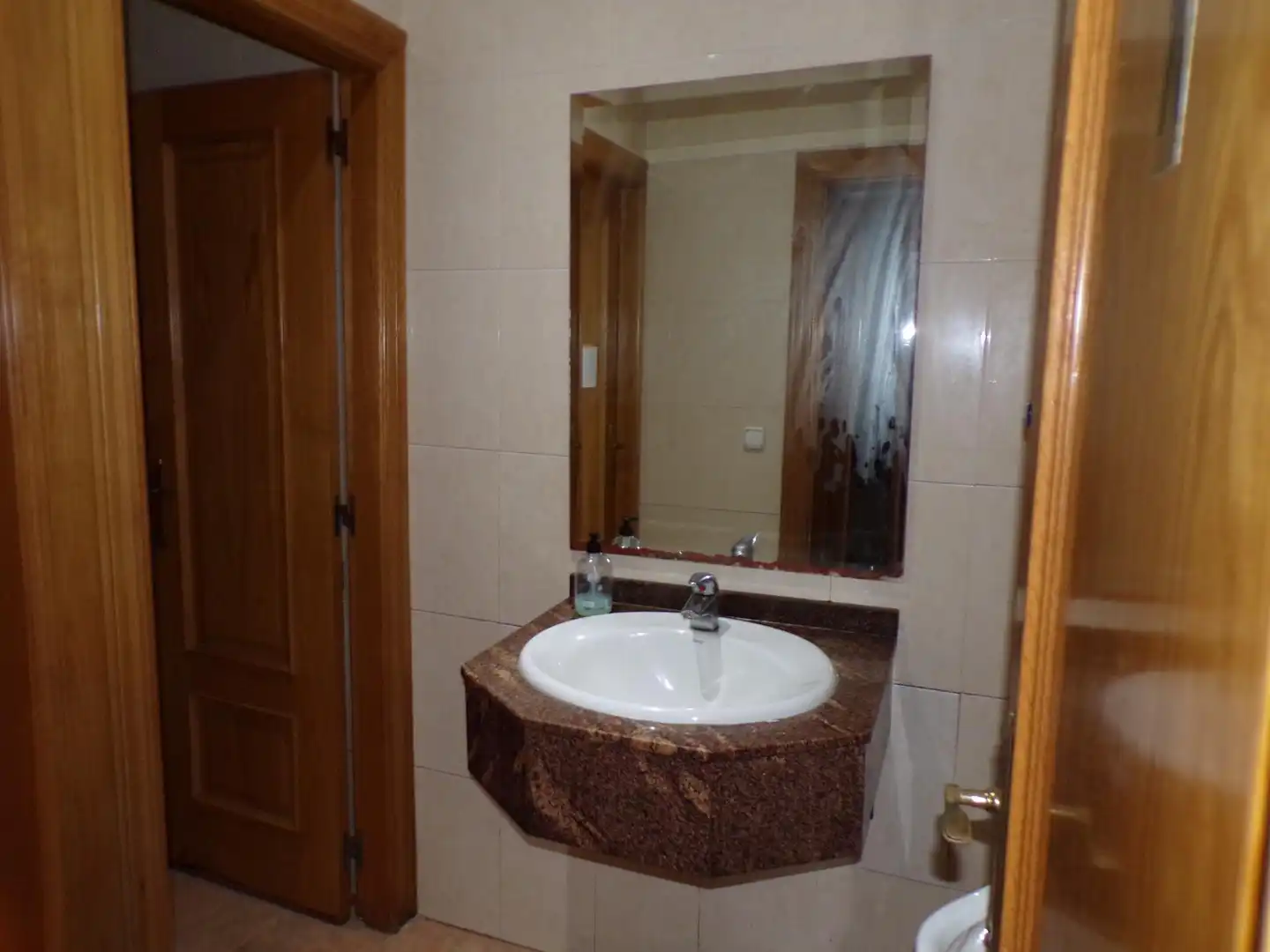 Bathroom of Commercial properties for sale in Castellón de la Plana / Castelló de la Plana  with Air Conditioner, Terrace and Furnished