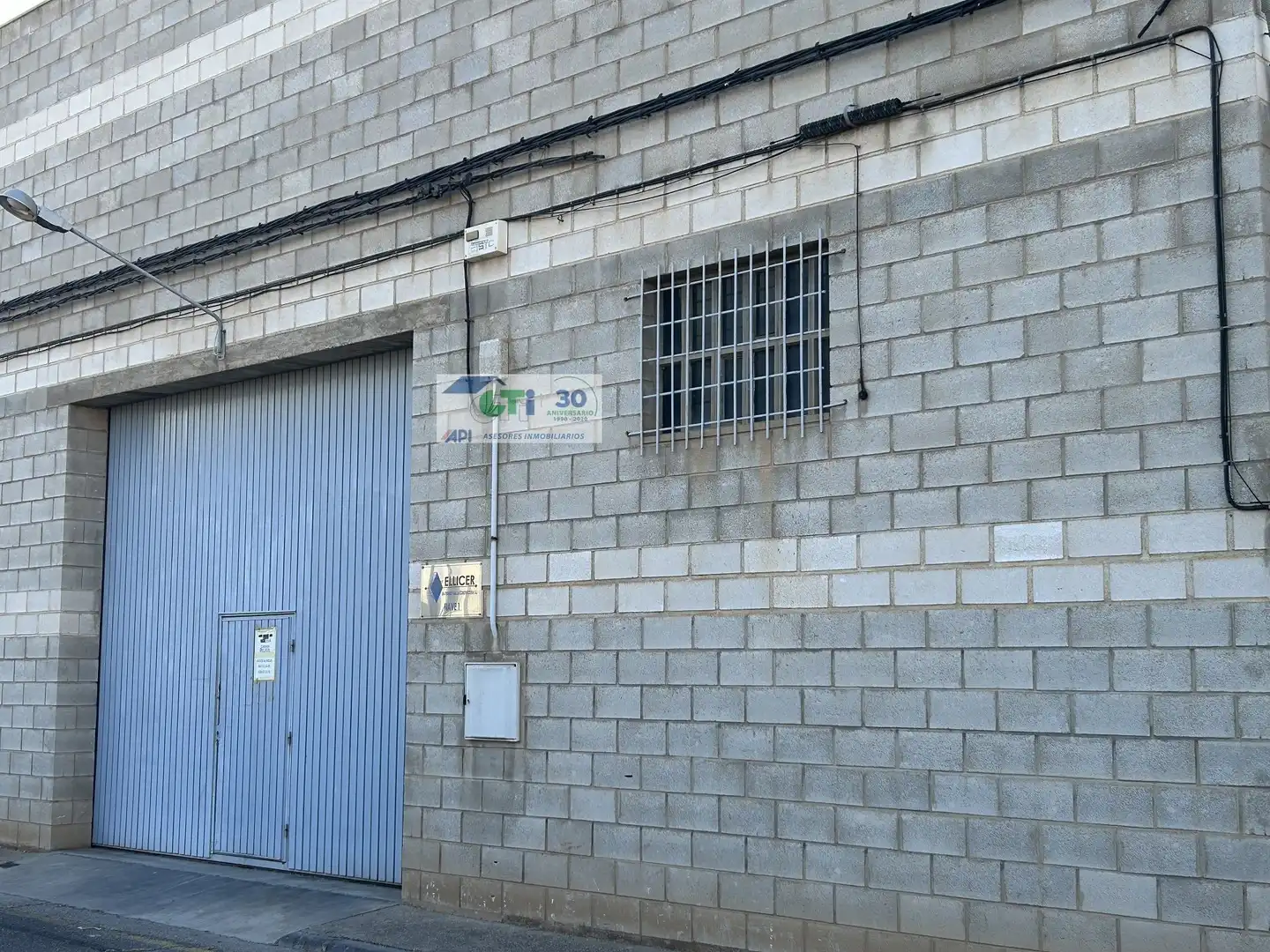 Außenansicht von Fabrikhallen zur Miete in Zaragoza