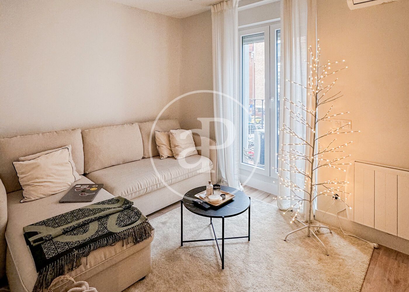 Living room of Flat for sale in  Madrid Capital  with Air Conditioner, Heating and Furnished
